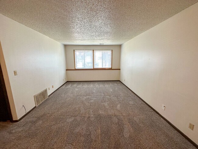 Photo - 4518 Hutchison