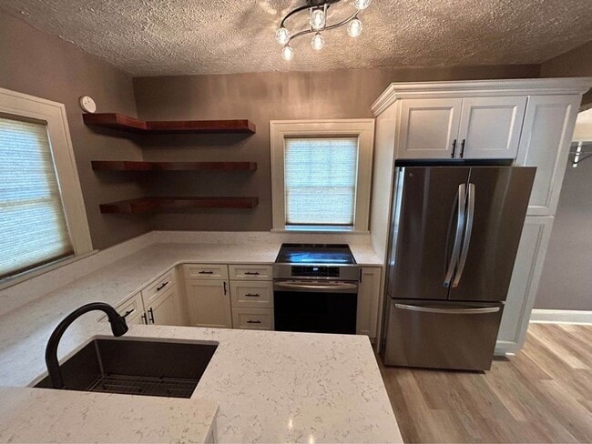 Photo - 600 W 26th St