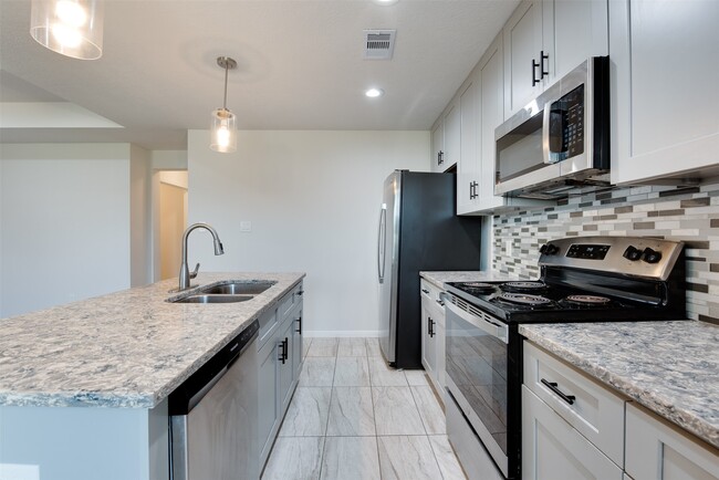 Building Photo - 5405 Groveton St Rental