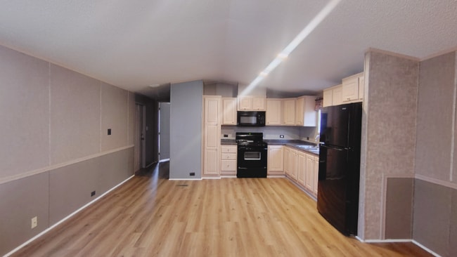 Building Photo - 4842 SW Topeka Blvd