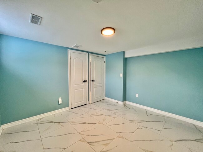 Photo - 1 BED - 1 BATH - OSHAWA - BASEMENT Unité 2