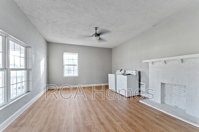 Photo - 2956 Ruckle St