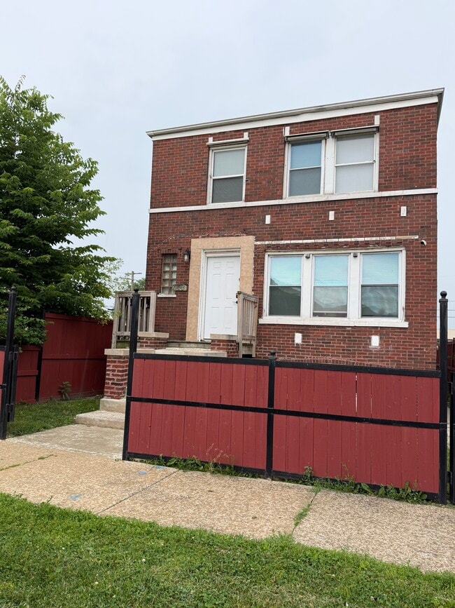 Building Photo - 7503 W 64th St Unit :2
