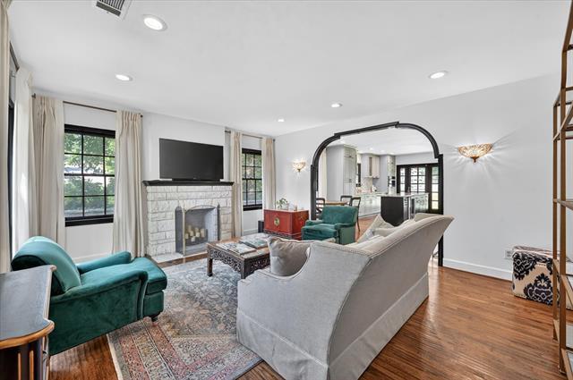 Photo - 304 Appian Way