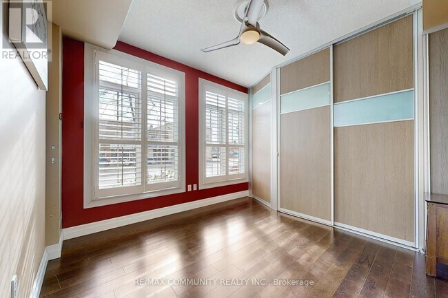 Photo - 3030 Lake Shore Blvd W