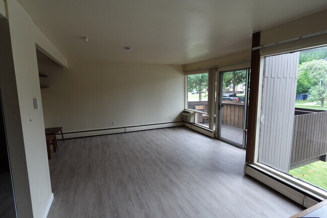 Photo - 832 Packard St