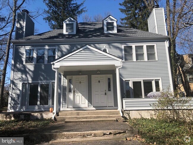 Building Photo - 305 Nassau St Rental