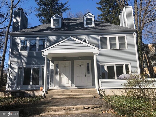 Photo - 305 Nassau St House