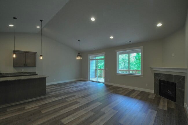 Photo - 257-259 NW Douglas St Unit 257