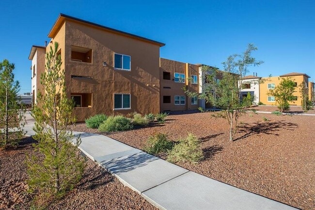 Building Photo - 1331 Pullman Dr Unit 52 Rental