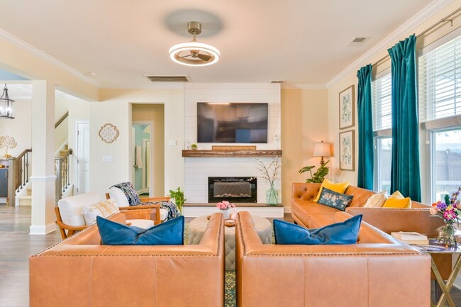 Photo - 430 Spectrum Rd