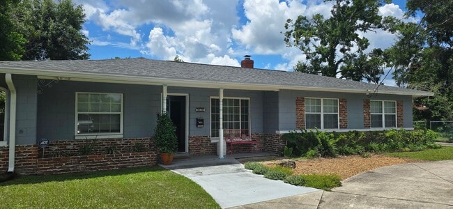 Building Photo - 4 Bedroom 3 Bath Single Family Home
