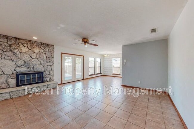 Photo - 7305 Mayflower Rd NE