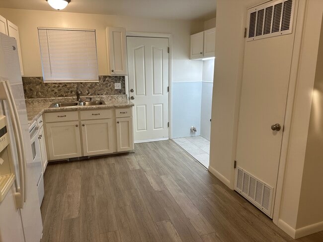 Fotografía del edificio - 3751 S Redmaple Rd Unidad 3751 Redmaple