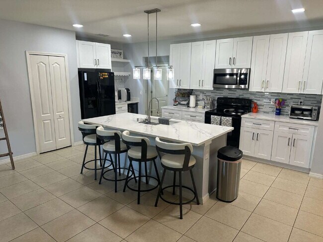 Photo - 4-bedroom, 2-bathroom