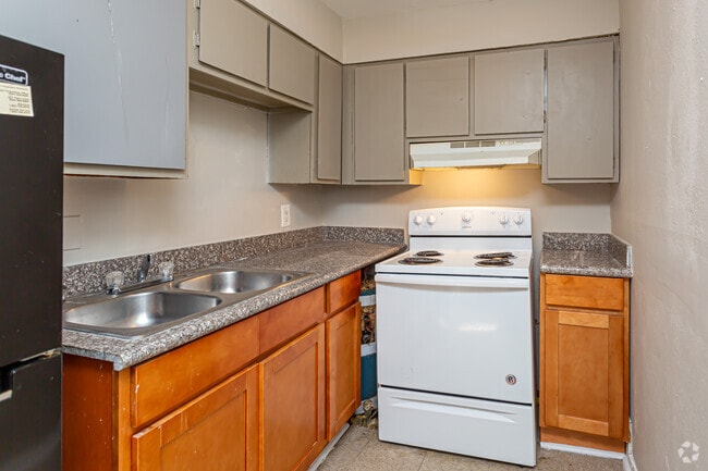 1BR, 1BA - 700SF