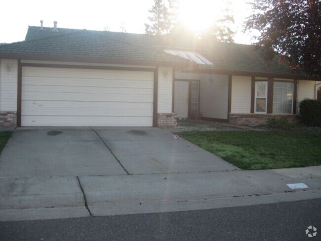 Building Photo - 4 Bedroom Home in Elk Grove!