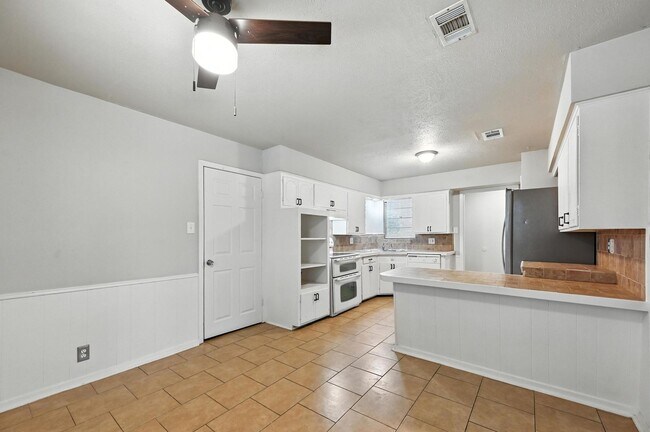 Photo - QUAINT 3 Bed, 2 Bath Home in Mckinney, TX!...