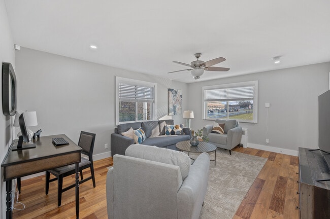 Building Photo - Longford Unit 4