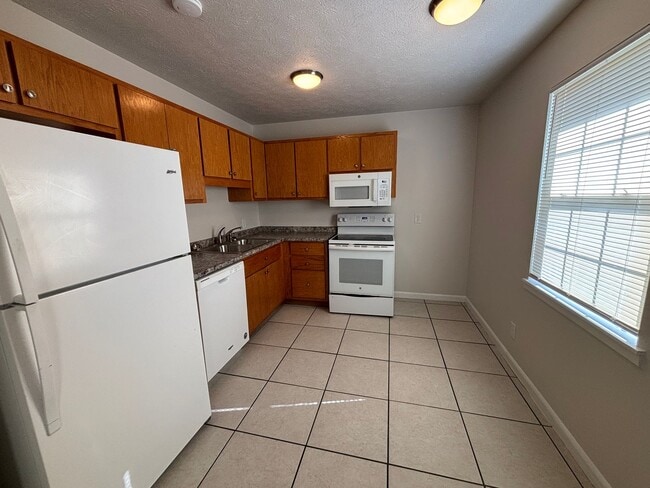 Photo - 1100 Frankford Ave Unit B