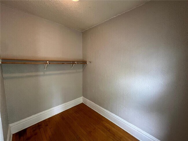 Photo - 691 Conway St