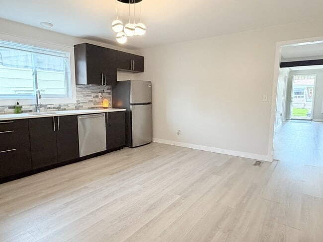 Photo - 1091 Marion Ave