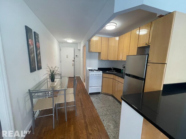 626 Tenth Avenue - 626 Tenth Avenue Apartamento Unidad 2C