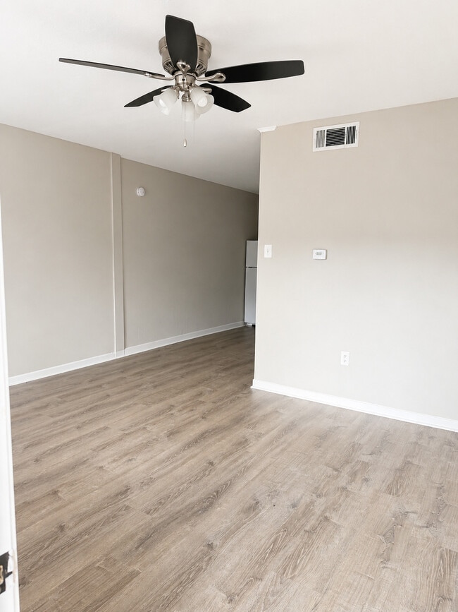 Photo - Oak Manor Apartments