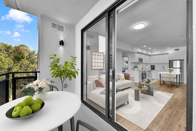 Building Photo - 1240 Magnolia Ave Unit 101 Rental
