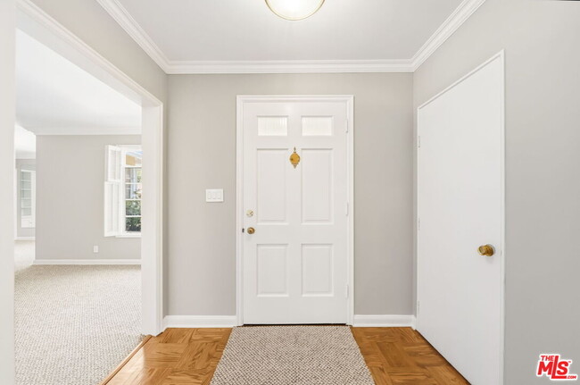 Photo - 951 Masselin Ave