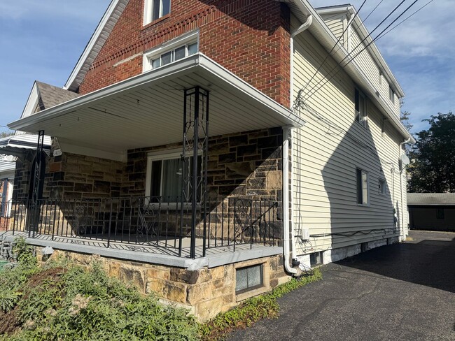 Photo - 1405 Sheffield Rd Unit Lower