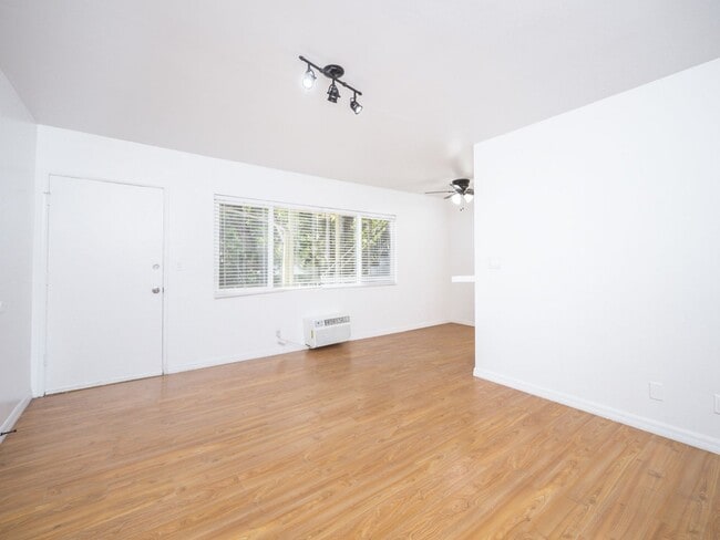 Photo - 7459 Hollywood Blvd