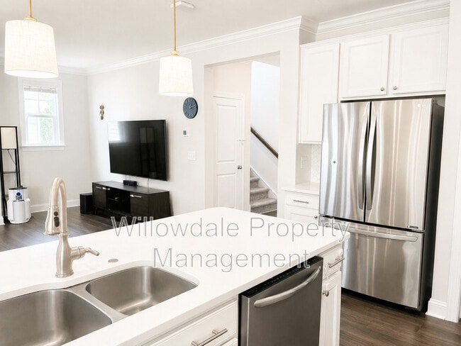 Photo - 208 Daisy Grove Ln