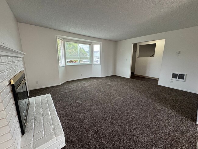 Photo - 3 Bedroom Duplex off Gilham Rd.