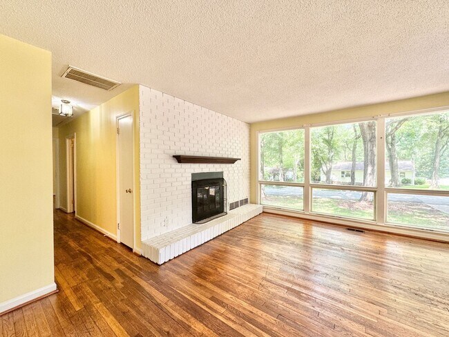 Photo - 505 Crestwood Dr