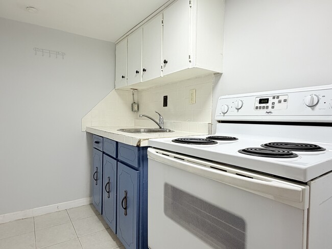 Photo - 1441 Wyandotte St E Unit 14