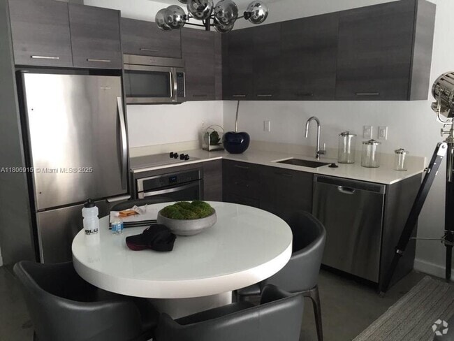 Building Photo - 151 SE 1st St Unit 903 Rental