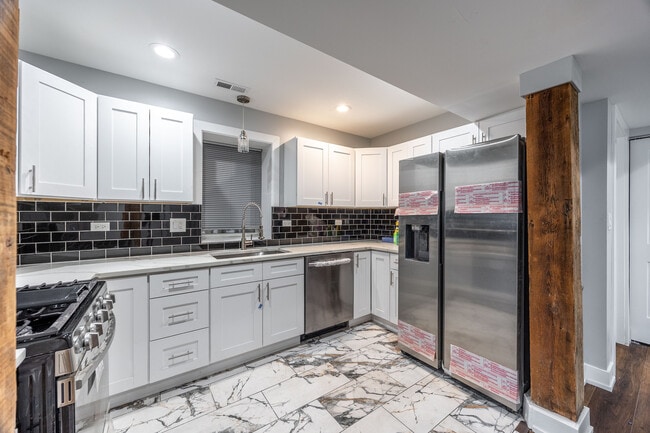 Photo - 3328 W Congress Pkwy