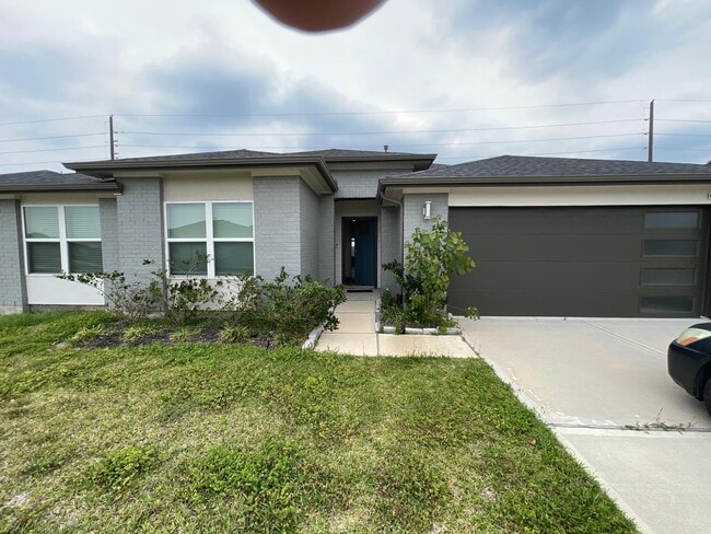Photo - 7015 Sunbreeze Ln Townhome