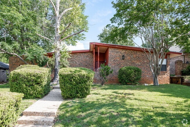 Building Photo - 1305 Rusdell Dr Rental