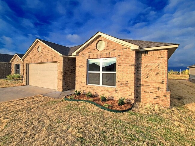 COMING SOON! Gorgeous home in El Reno! - COMING SOON! Gorgeous home in El Reno!