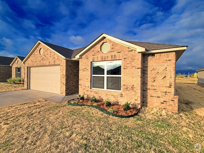 Building Photo - COMING SOON! Gorgeous home in El Reno!