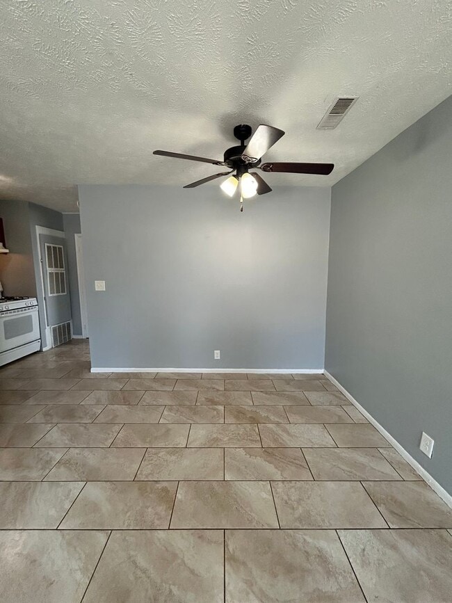 Photo - Private Entry, Cozy Comfort – 1 Bedroom, 1 Bathroom Home-Style Apartment