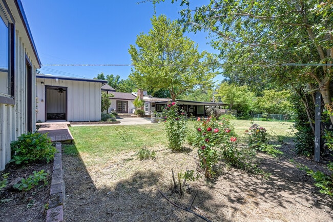 Building Photo - 2830 Scandia Way Unit Garden Cottage