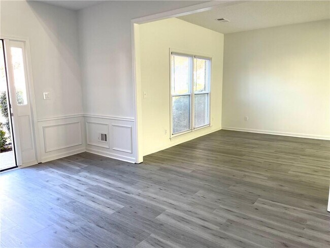 Photo - 6440 Barwick Ln