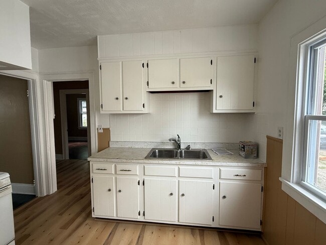 Photo - Lee/Harvard single home Water/Sewer included