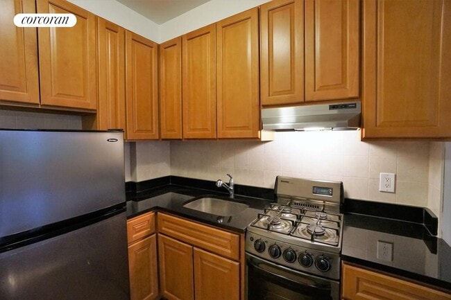 Building Photo - 486 E 74th St Rental