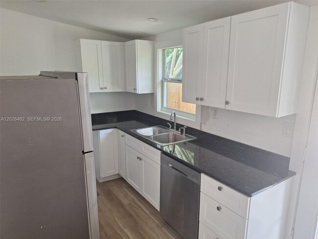 Photo - 1121 NE 1st Ave.