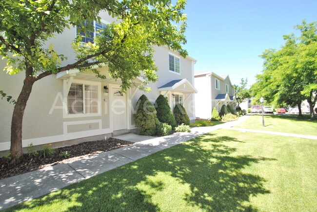 Building Photo - Yorkshire Village Townhome | Clubhouse & Basketball Court