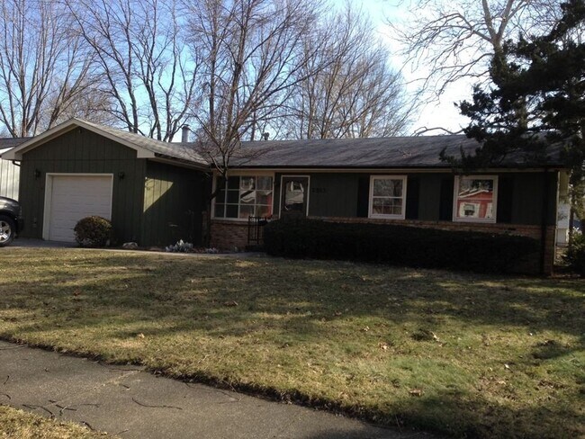 Photo - 2303 Glenoak Dr